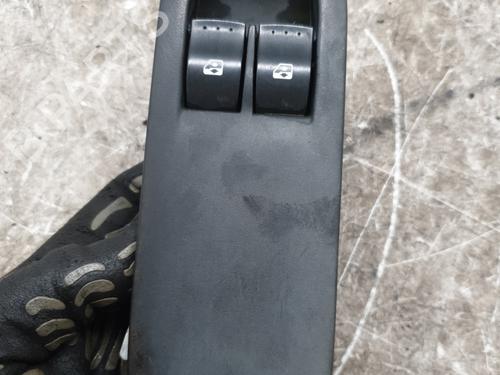 Used Left front window switch Left front window switch RENAULT MEGANE II Estate (KM0/1_) 1.5 dCi (KM0F, KM0T, KM2B) (82 hp) 33730400 33730400