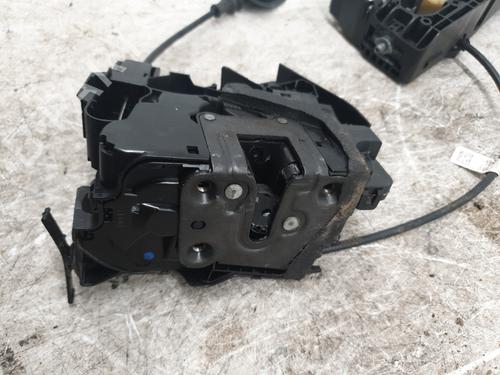 front-right-lock-renault-megane-iv-hatchback-b9amn_-2015-24629850 main image