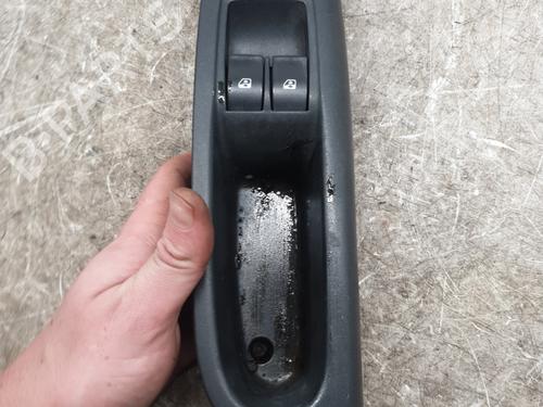 Used Left front window switch Left front window switch RENAULT CLIO II (BB_, CB_) 1.5 dCi (B/C2J) (68 hp) 32673045 32673045