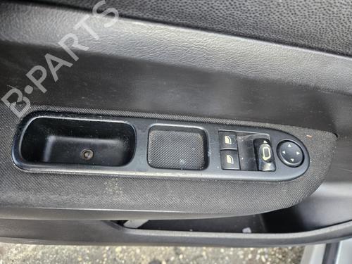 Pulsantiera anteriore sinistra PEUGEOT 307 (3A/C) 1.6 HDi (90 hp) 32307907