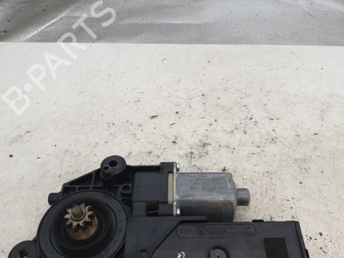 Used Left front window motor RENAULT MEGANE III Hatchback (BZ0/1_, B3_) 1.5 dCi (BZ09, BZ0D, BZ1W, BZ29, BZ14) (110 hp) 24423045