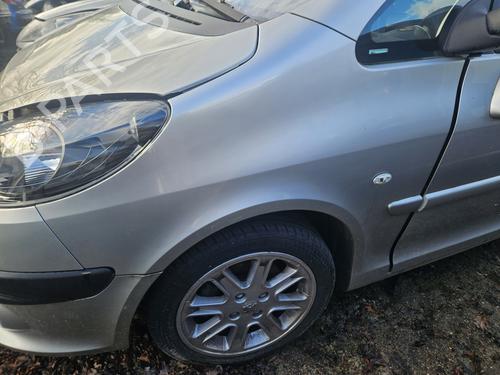 Used Left front fenders PEUGEOT 1007 (KM_) 1.6 16V (109 hp) 32316940