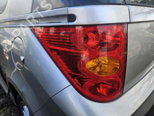 left-taillight-peugeot-1007-km_-2005-32316945 main image