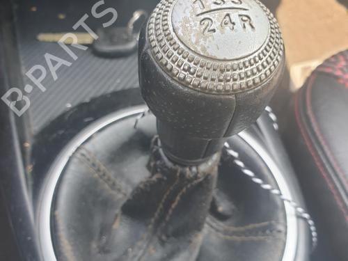 Gear lever HYUNDAI COUPE II (GK) 1.6 16V 437112C200LK