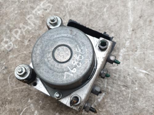 Used ABS pump RENAULT CLIO II (BB_, CB_) 1.5 dCi (B/C2J) (68 hp) 32687903