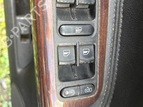 Venstre fortil elrude kontakt Venstre fortil elrude kontakt VW PASSAT B5.5 Variant (3B6) 1.9 TDI (130 hp) 39761316 39761316