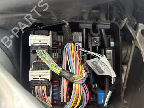 Used Fuse box Fuse box 39550413 39550413