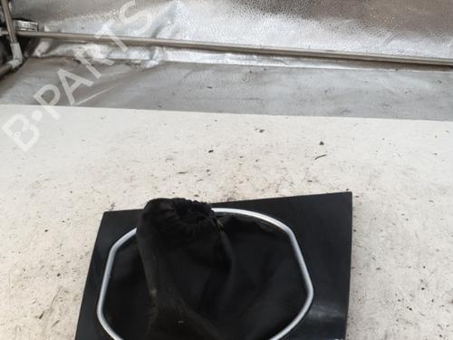 Used Middle console Middle console FORD MONDEO III Turnier (BWY) 1.8 16V (125 hp) 22864593 22864593