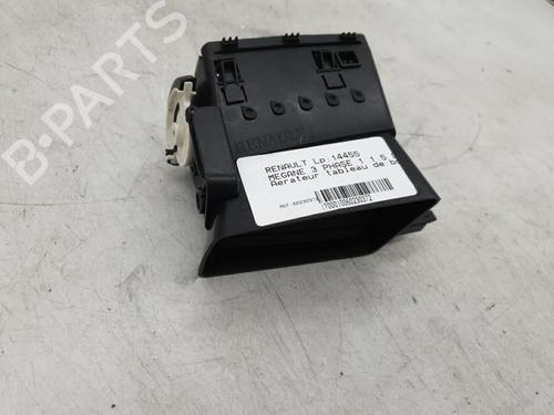 air-vent-renault-megane-iii-hatchback-bz01_-b3_-2008-24421028 main image