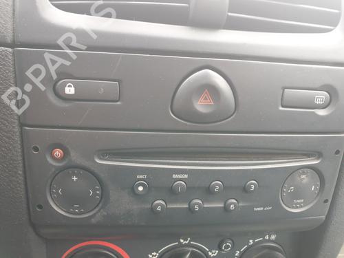 Radio RENAULT CLIO II (BB_, CB_) 1.2 16V (BB05, BB0W, BB11, BB27, BB2T, BB2U, BB2V, CB05,... 8200057681