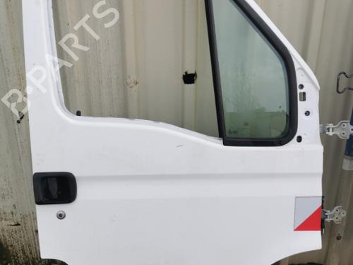 Used Right front door RENAULT MASTER II Van (FD) 2.5 dCi 100 (FD0U, FD0V) (99 hp) 22866963
