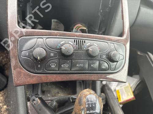 Used Climate control Climate control MERCEDES-BENZ C-CLASS (W203) C 220 CDI (203.006) (136 hp) 39561695 39561695