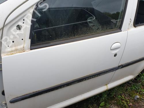 Left front door PEUGEOT 107 (PM_, PN_) 1.4 HDi | BP25375403C2 