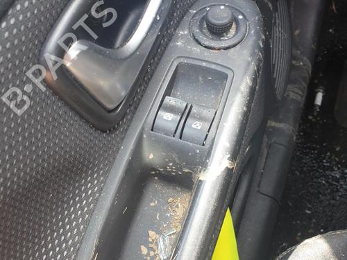 Used Left front window switch Left front window switch RENAULT CLIO II (BB_, CB_) [1998-2016] 35779929 35779929