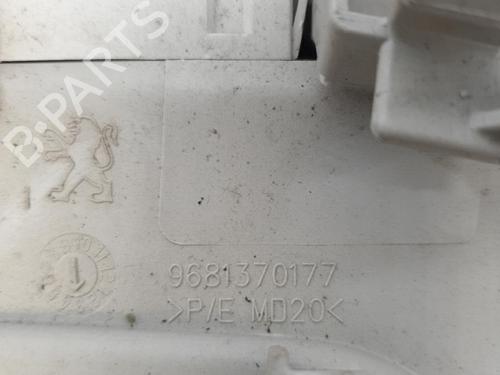 Interior roof light PEUGEOT 3008 I MPV (0U_) 1.6 HDi | BP23832335I8