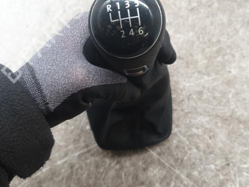 Used Shift knob Shift knob VW TIGUAN (5N_) 1.4 TSI (160 hp) 32775301 32775301