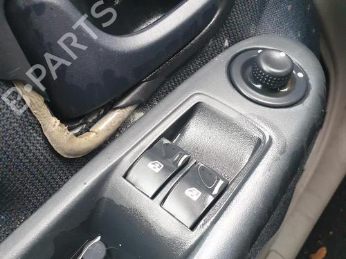 Used Left front window switch RENAULT CLIO II (BB_, CB_) 1.2 16V (BB05, BB0W, BB11, BB27, BB2T, BB2U, BB2V, CB05,... (75 hp) 32187373