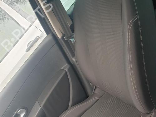 Used Right front seat Right front seat RENAULT CLIO III (BR0/1, CR0/1) 1.5 dCi (C/BR0G, C/BR1G) (68 hp) 32440686 32440686