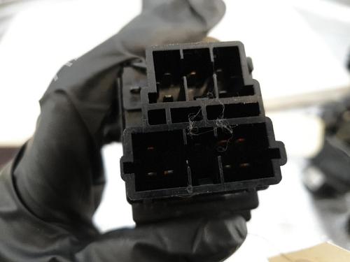 Used Switch Switch CITROËN BERLINGO / BERLINGO FIRST MPV (MF_, GJK_, GFK_) 2.0 HDI 90 (MFRHY) (90 hp) 22865745 22865745