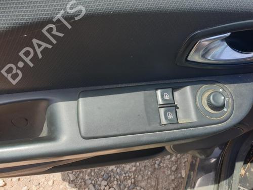 Used Left front window switch RENAULT CLIO IV (BH_) 0.9 TCe 90 (BHNF, BHMA, BHMH, BHJK, BHJR) (90 hp) 28684861