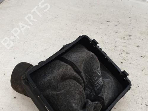 Used Shift knob Shift knob VW POLO IV (9N_, 9A_) 1.2 12V (64 hp) 24422686 24422686