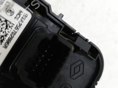 Left front window switch RENAULT CLIO IV (BH_) 0.9 TCe 90 (BHNF, BHMA, BHMH, BHJK, BHJR) | BP22865712I27 