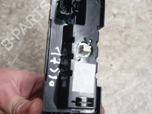 display-monitor-peugeot-partner-mpv-5_-g_-1996-31920016 main image