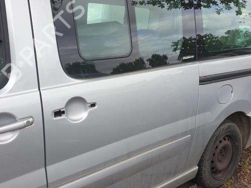 Używane Drzwi boczne / przesuwne lewe FIAT SCUDO Bus (270_, 272_) 2.0 D Multijet (120 hp) 31039246