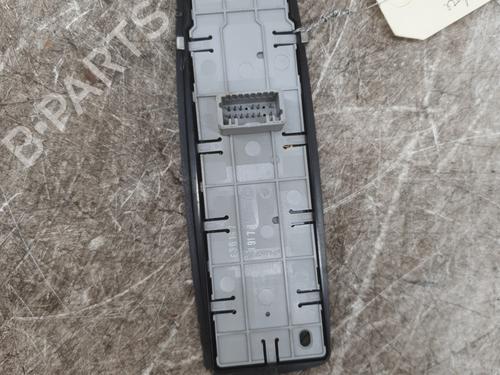 Used Left front window switch Left front window switch RENAULT LAGUNA III (BT0/1) 2.0 dCi (BT01, BT08, BT09, BT0E, BT0K, BT12, BT1C, BT1D,... (150 hp) 25834797 25834797