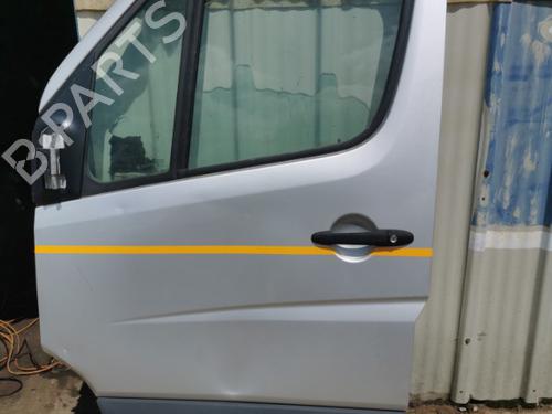 Dør venstre foran MERCEDES-BENZ SPRINTER 3,5-t Van (B906) 316 CDI (906.631, 906.633, 906.635, 906.637) (163 hp) 22866966