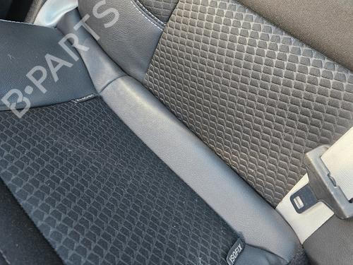 rear-seat-renault-megane-iii-hatchback-bz01_-b3_-2008-30762584 main image