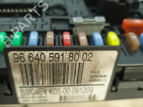 Used Fuse box Fuse box 22875641 22875641