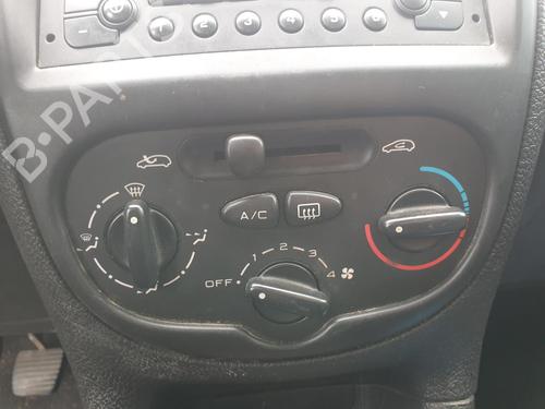 Climate control PEUGEOT 206 Hatchback (2A/C) 1.4 i | BP27585192I5 