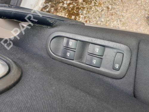 Used Left front window switch Left front window switch RENAULT MEGANE II Saloon (LM0/1_) [2003-2026] 35940562 35940562