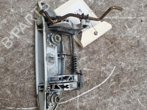 Venstre bagtil udvendigt håndtag Venstre bagtil udvendigt håndtag RENAULT CLIO II (BB_, CB_) 1.5 dCi (B/C2J) (68 hp) 33571421 33571421