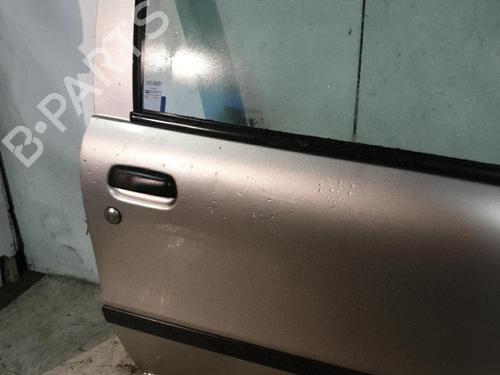 Used Right front door Right front door 22884329 22884329
