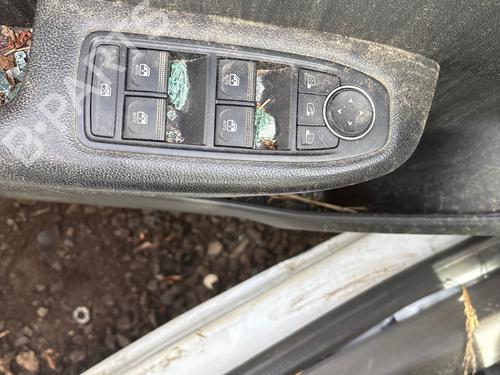 left-front-window-switch-renault-arkana-i-lcm_-ldn_-2019-39216304 main image