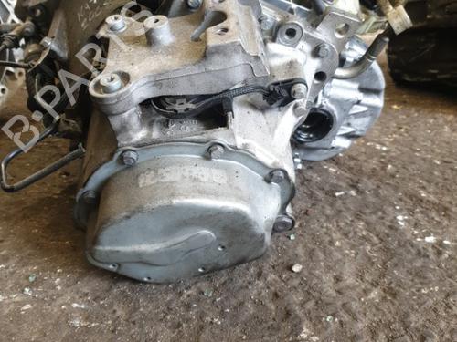 manual-gearbox-peugeot-2008-i-cu_-15-bluehdi-100-2013-22866274 main image