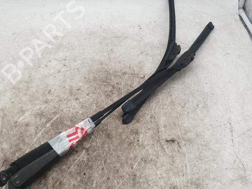 Used Front windshield wiper arm RENAULT CLIO I (B/C57_, 5/357_) 1.2 (B/C/S572) (60 hp) 30939972