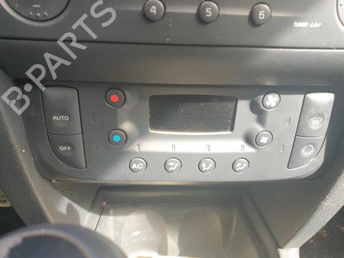 Commande Chauffage RENAULT CLIO II (BB_, CB_) 1.2 16V (BB05, BB0W, BB11, BB27, BB2T, BB2U, BB2V, CB05,... (75 hp) 28707615