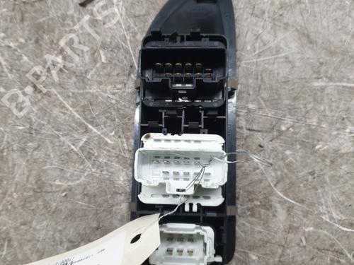 Used Left front window switch Left front window switch RENAULT LAGUNA II (BG0/1_) 1.9 dCi (107 hp) 31882040 31882040
