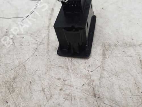 switch-audi-a4-b9-avant-8w5-8wd-20-tdi-2015-22882599 main image