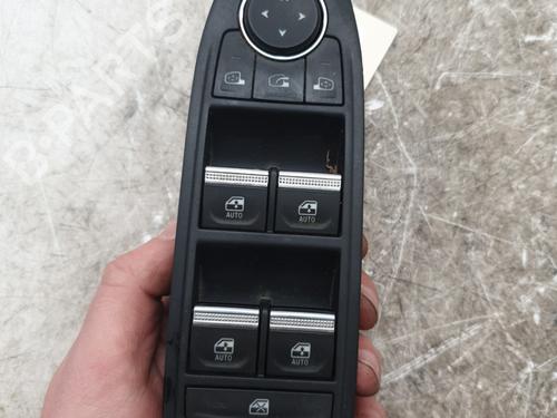 left-front-window-switch-renault-arkana-i-lcm_-ldn_-2019-32687921 main image
