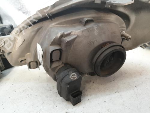 Used Right headlight RENAULT TRAFIC II Van (FL) 1.9 dCi 100 (FL0C) (101 hp) 22875702