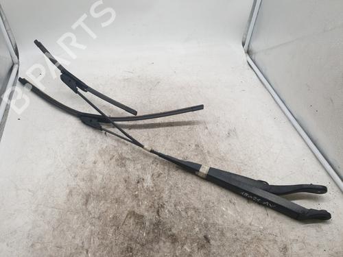 Used Front windshield wiper arm RENAULT CLIO III (BR0/1, CR0/1) 1.2 16V (BR02, BR0J, BR11, CR02, CR0J, CR11) (75 hp) 30599268