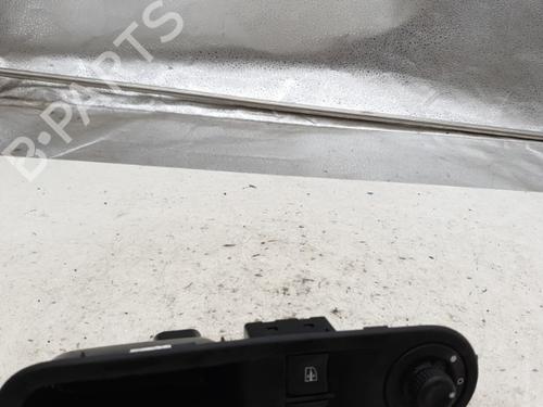 Used Left front window switch RENAULT TWINGO III (BCM_, BCA_) 0.9 TCe 90 (BCM9, BCM2) (90 hp) 22867538