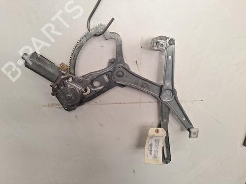 Lève-vitre avant droit MERCEDES-BENZ C-CLASS (W202) C 180 (202.018) (122 hp) 30618833