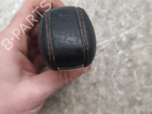 shift-knob-renault-arkana-i-lcm_-ldn_-2019-32687920 main image