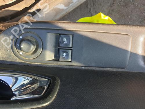 Used Left front window switch Left front window switch RENAULT CLIO IV (BH_) 1.5 dCi 75 (75 hp) 33317433 33317433