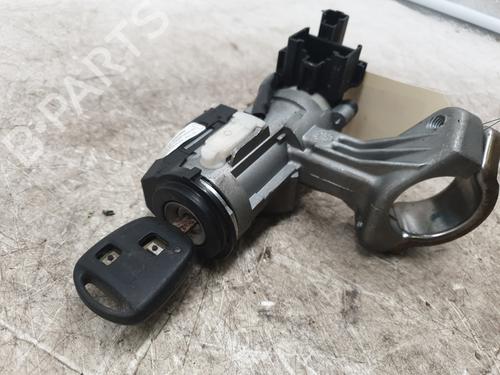 ignition-barrel-toyota-corolla-_e12_-2001-2002-2003-2004-2005-2006-2007-2008-31942307 main image